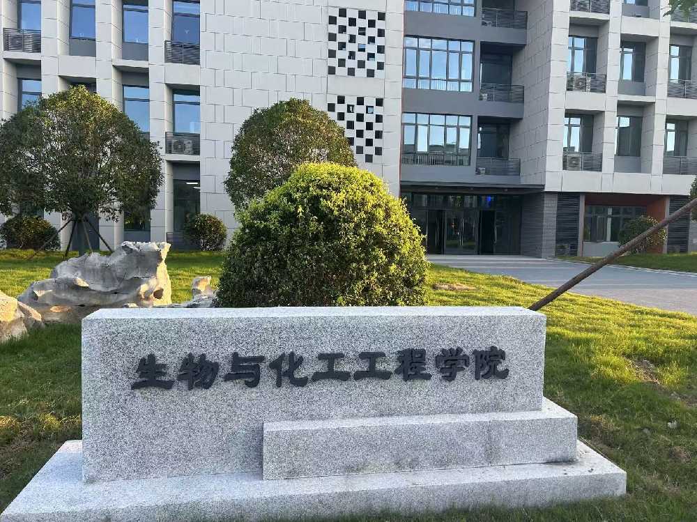 诸暨市扬州职业大学体育场高杆灯项目